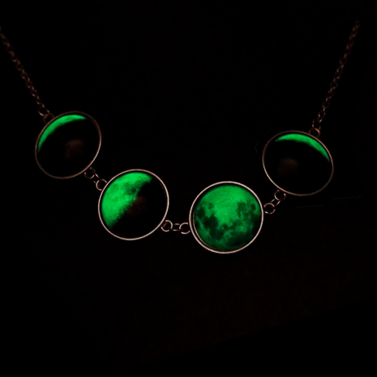 Collar Lunas Luminosas Alumbran + Estuche 